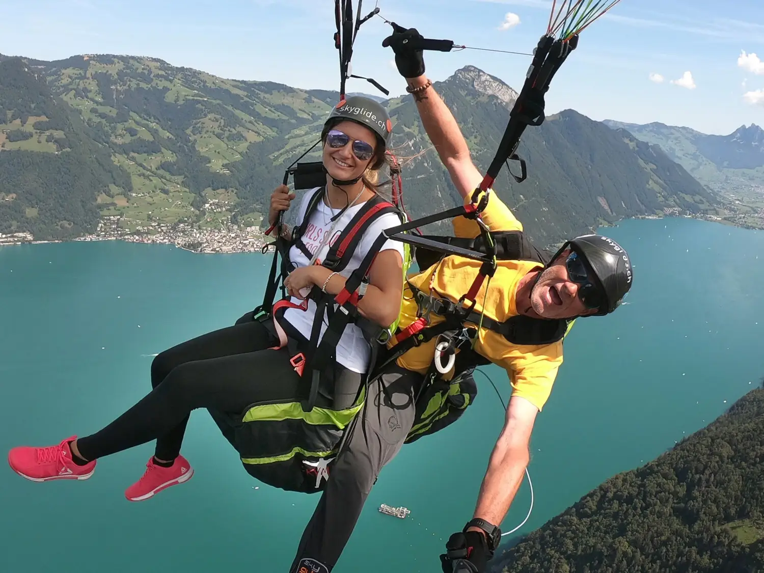 Skyglide – Paragliding Tandemflug in Luzern und Zentralschweiz: Fliegen wie ein Vogel hoch über dem Vierwaldstättersee